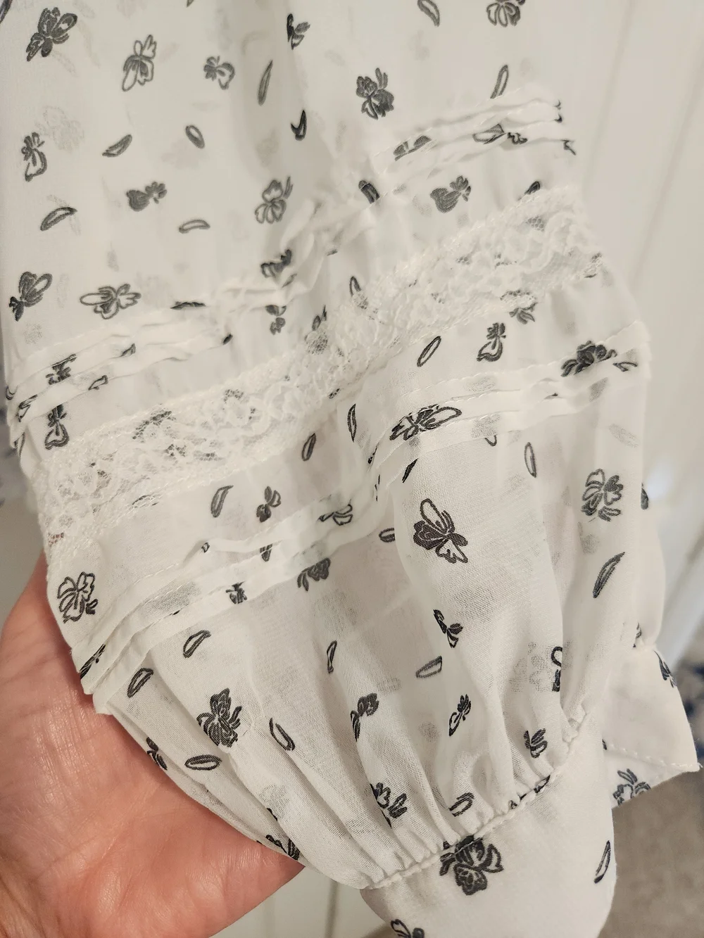 Zara White Sheer Cottagecore Blouse with Black Floral and Ruffle Collar - Sz SM
